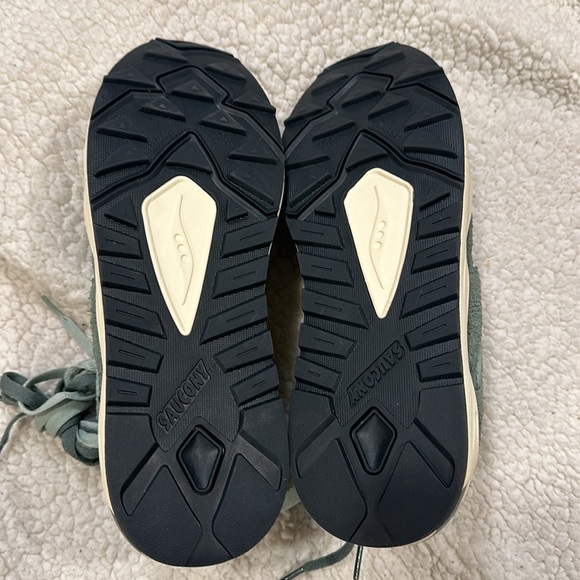 Saucony Green Athletic Shoes with Vintage Design - Picture 7 of 8